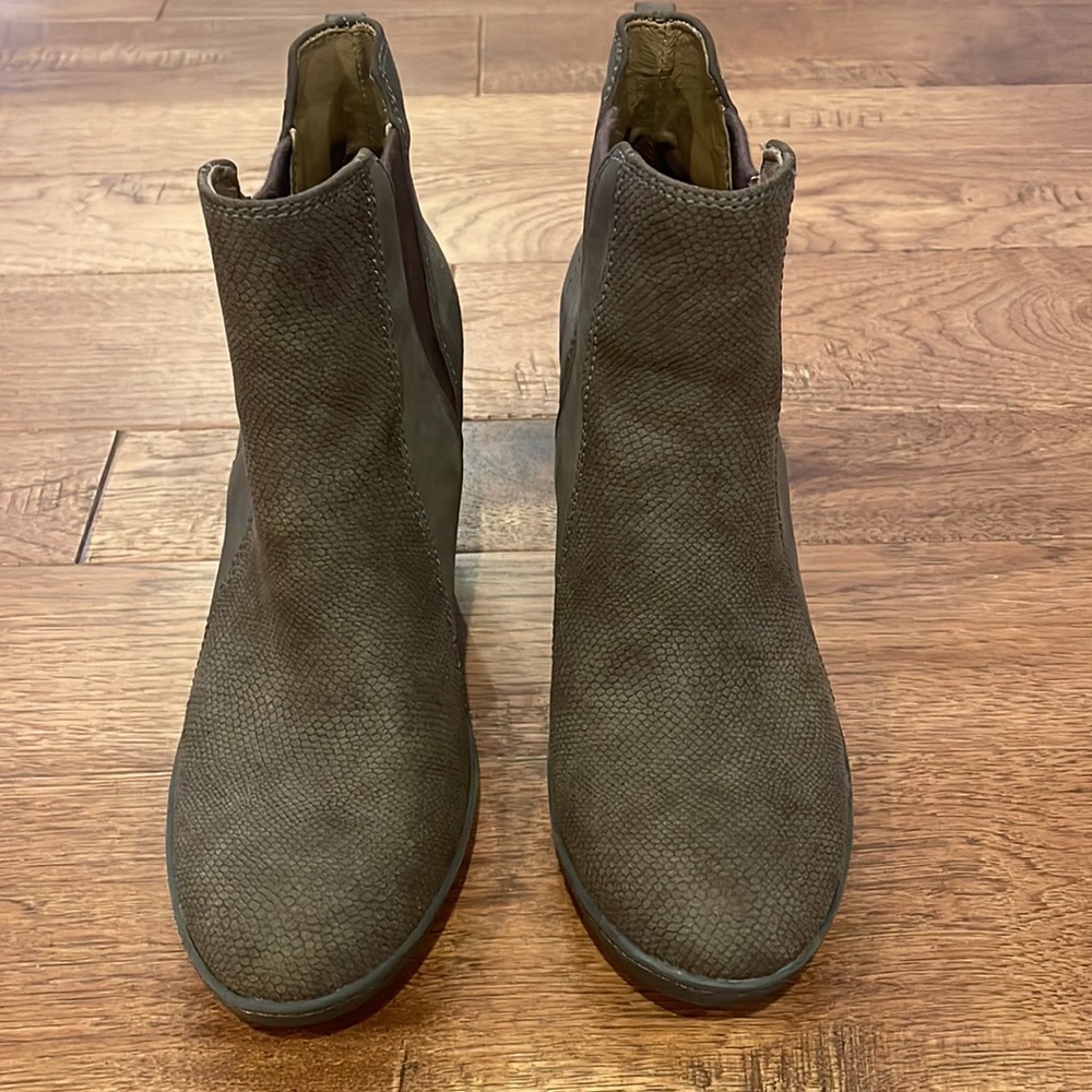BareTraps Women’s Boots - Size 9.5 - Brown Boots Booties - Posture Dasha